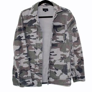 ✨✨Topshop Camo Jacket✨✨